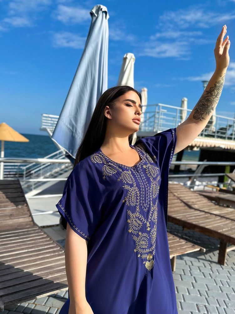 Сукня-туніка Plus size з віскози: довга темно-синя з вишивкою