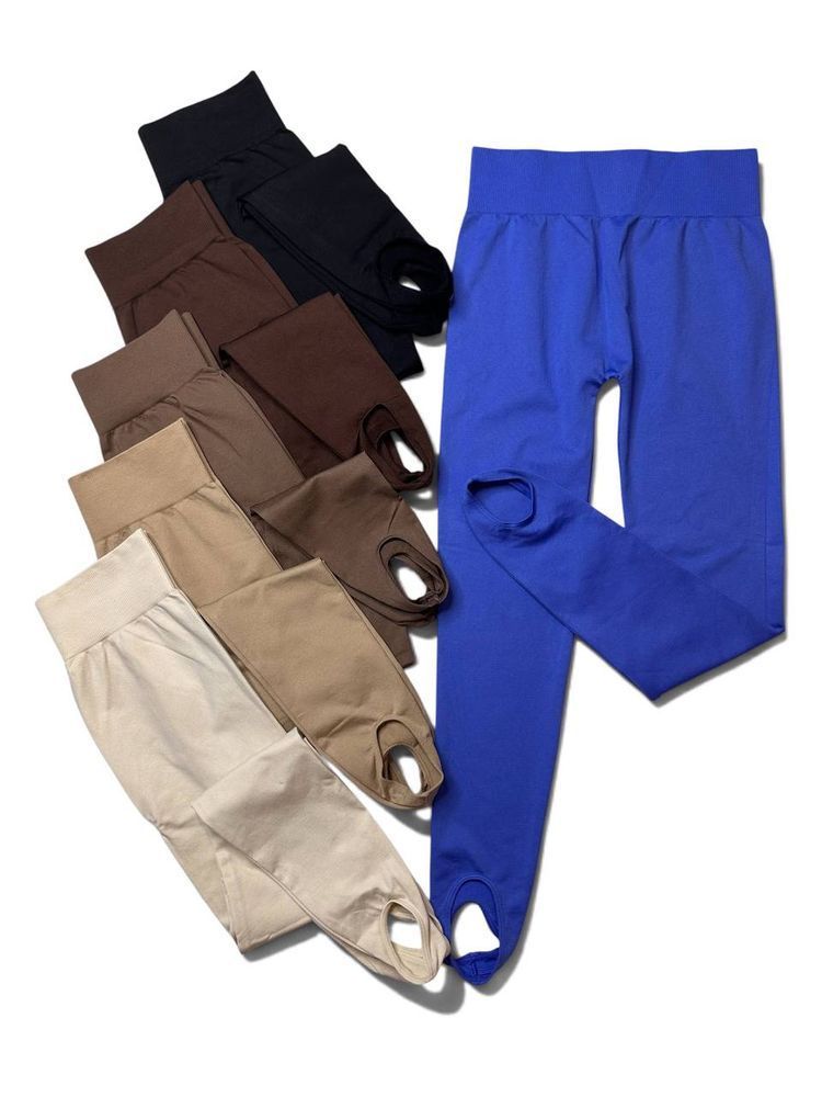 Гладкие спортивные леггинсы со штрипками